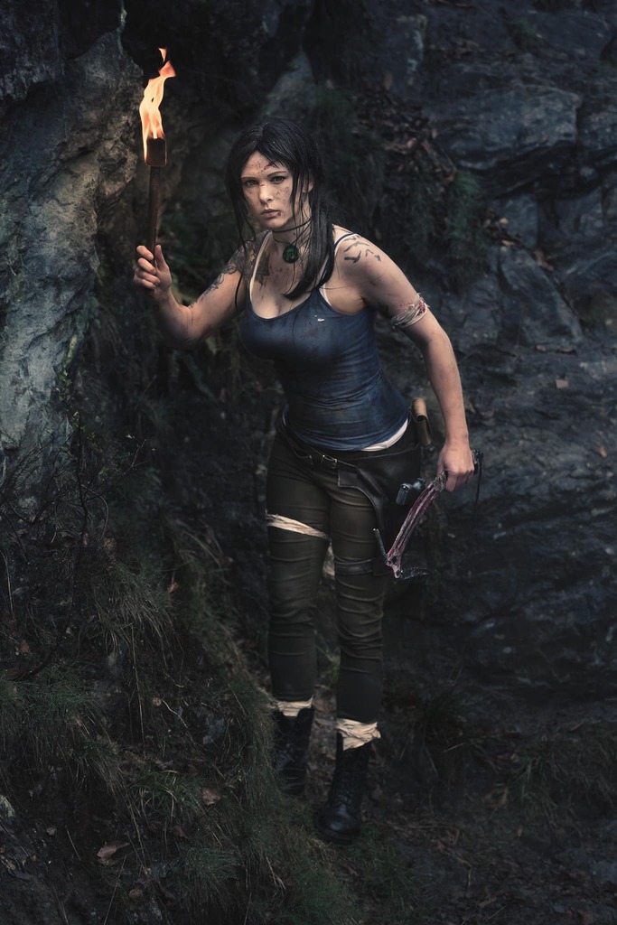 Lara Croft - Monono Cosplay - Tomb Raider 2013